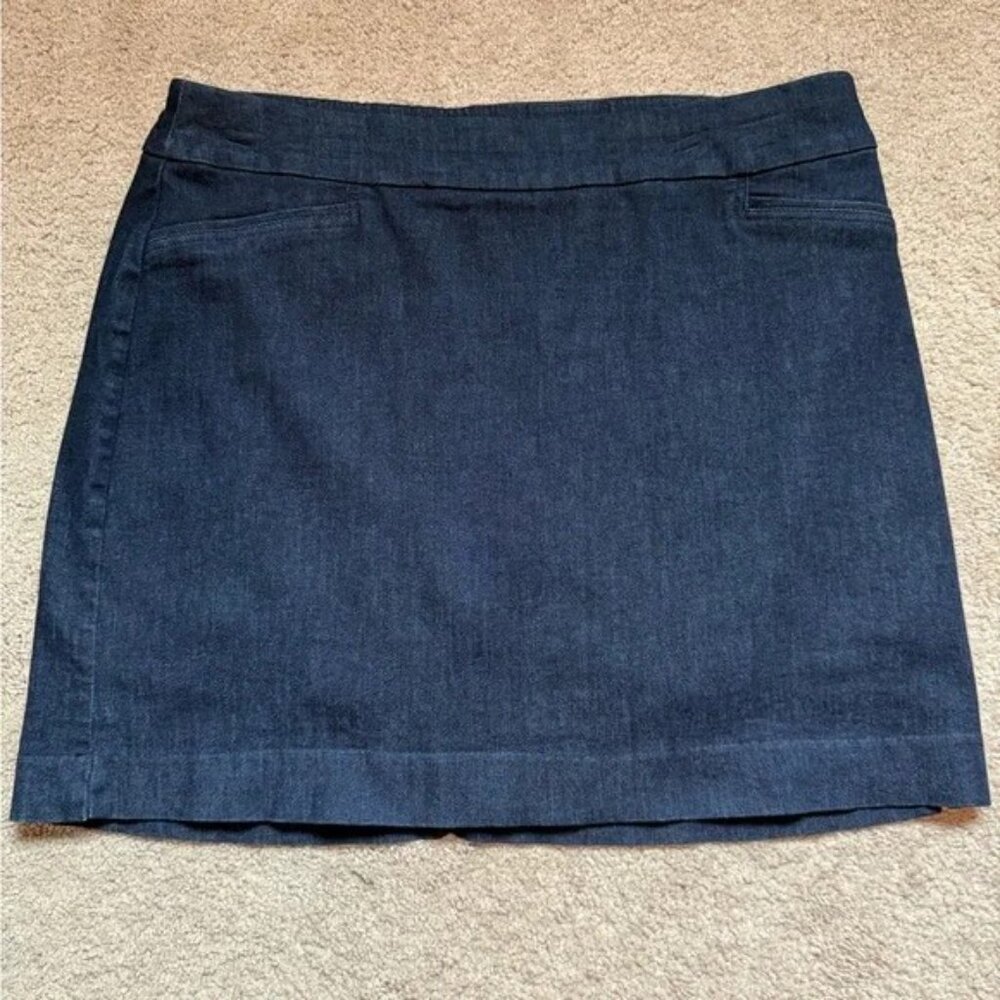 Croft & Barrow Denim -The Effortless Stretch SKORT in Classic Denim in size 14